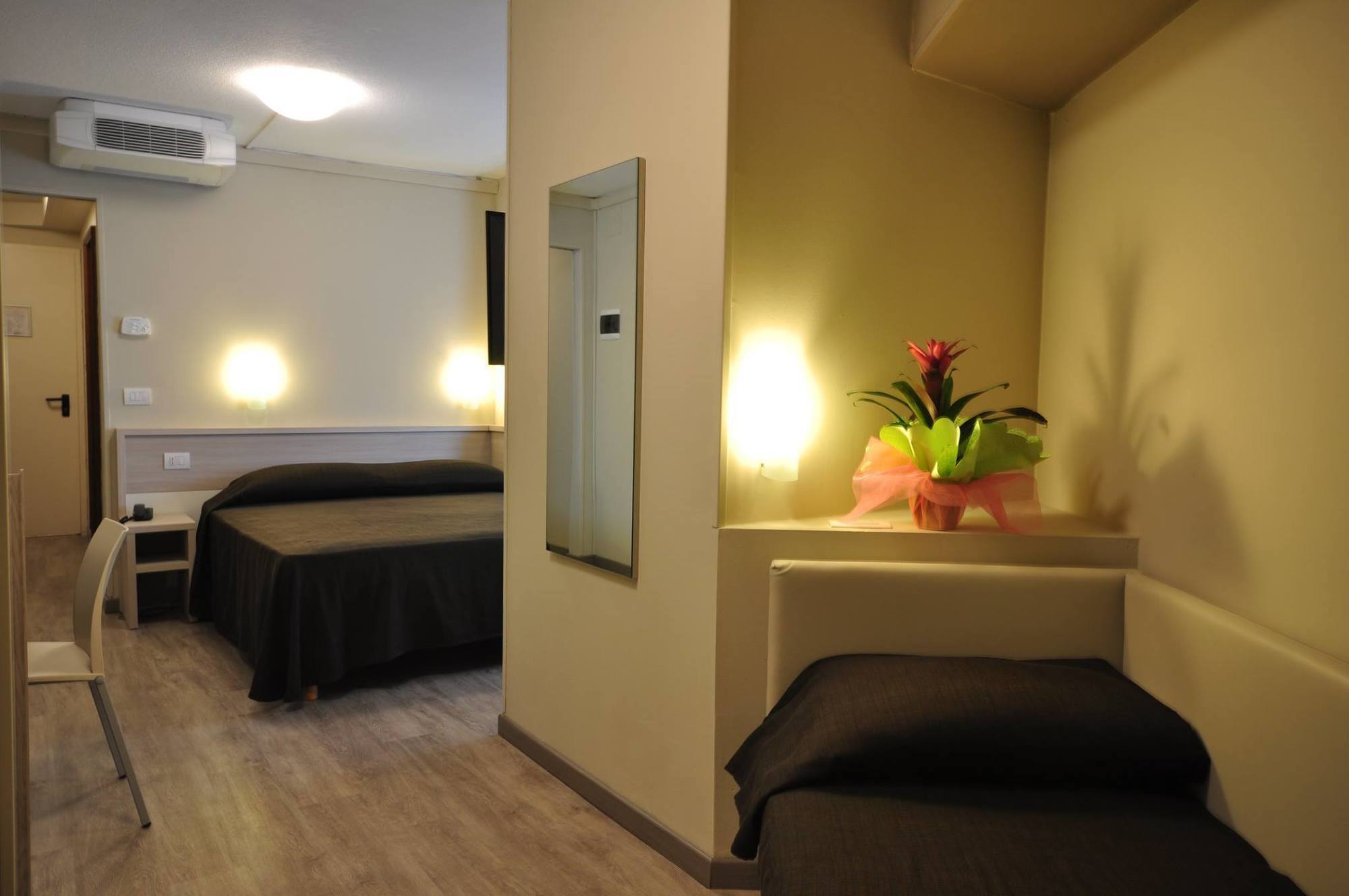 Best Quality Hotel Politecnico Torino Esterno foto